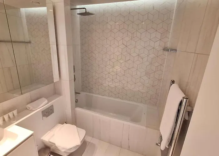 Del Mar 2 Bedroom Seaside 'a'